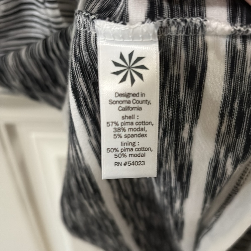 Athleta XL body con dress.Black and white. Side ruching adds to the flatter!‎ - Picture 7 of 8